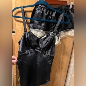 NWOT Black Satin Tank and Shorts Sleep Set Size Medium ◼️